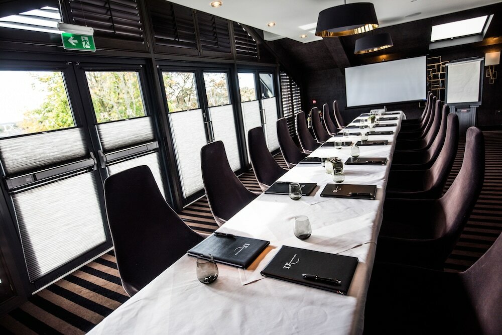 Фото The Chester Hotel