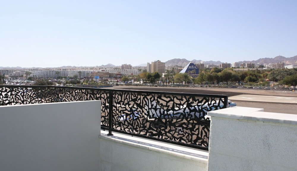 Фото Rich Royal Suites