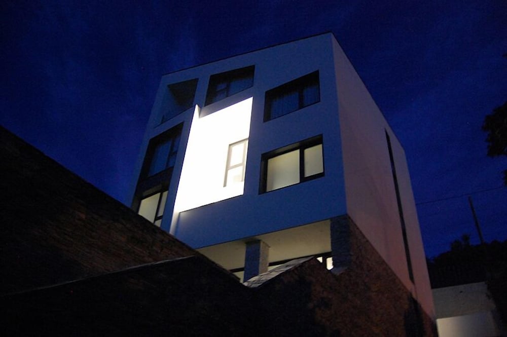 Фото Hostal Tres Campanas