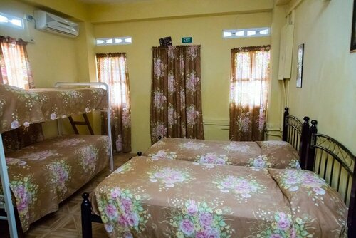 Гостиница Villa Shalom Guest House в Порт-оф-Спейн