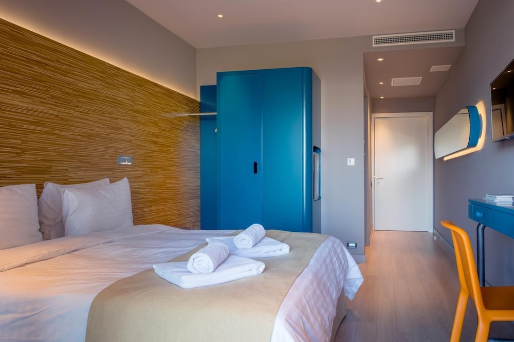 Фото Essence Living Exclusive