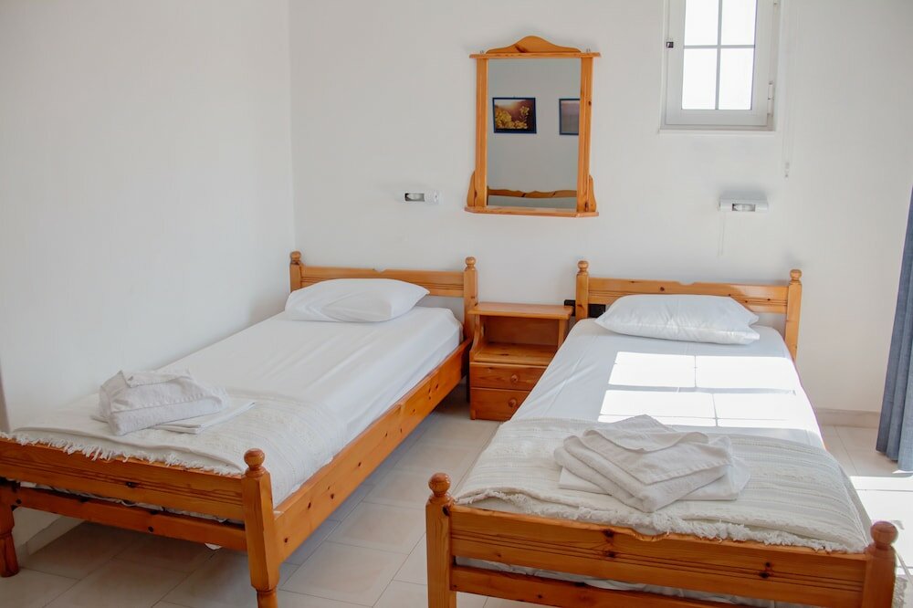 Фото Blue Dolphin Studios & Apartment