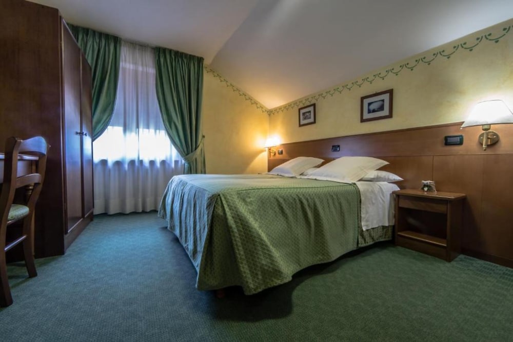 Фото Hotel Beau Sejour