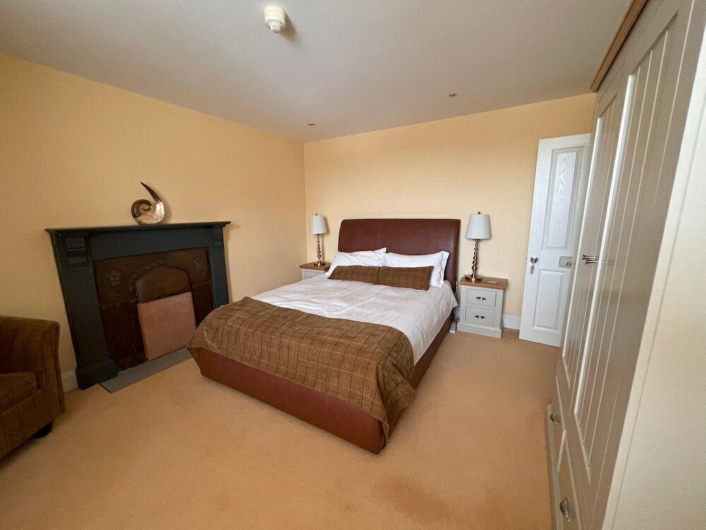 Фото Moresby Hall