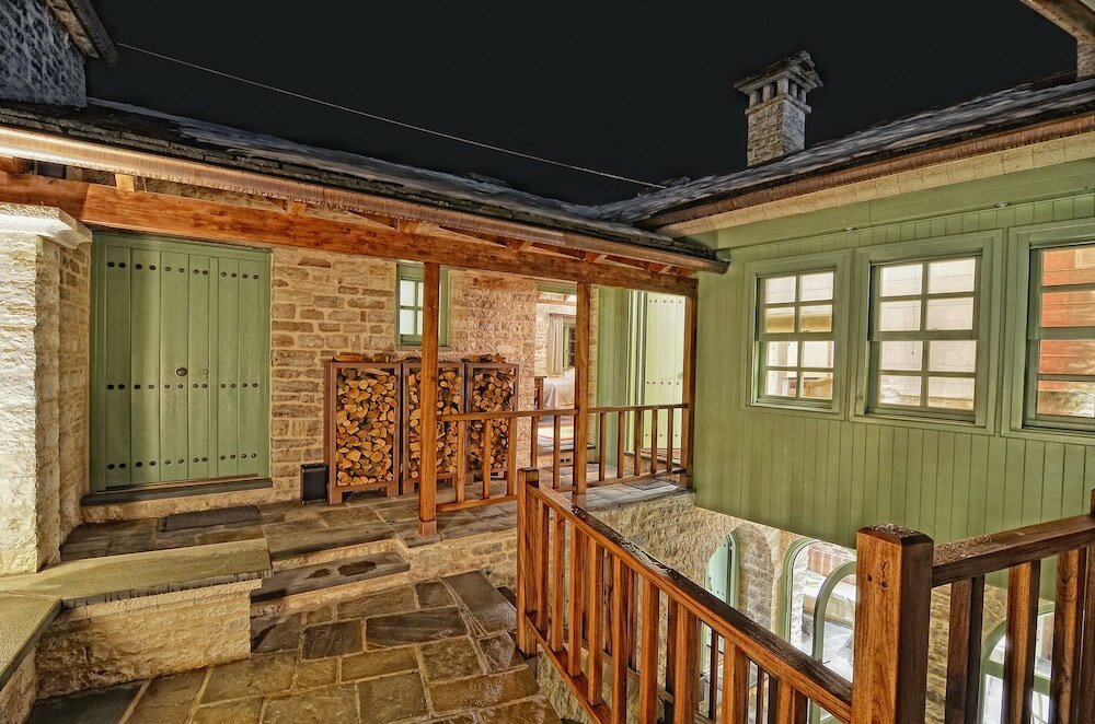 Фото Aithrio Guesthouse