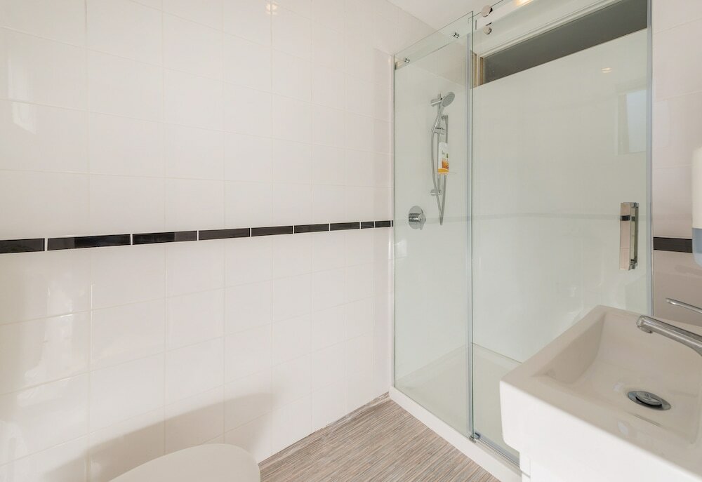 Фото Lakeside City Apartments