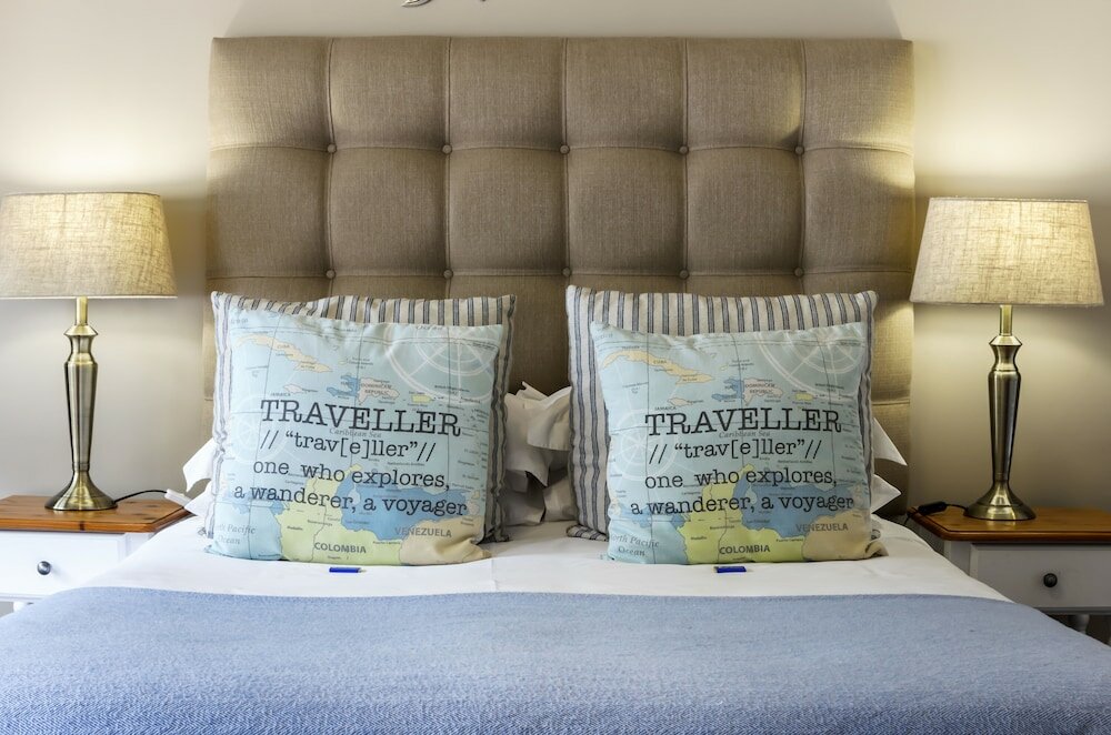 Фото Admiral's Lodge Guest House B & B