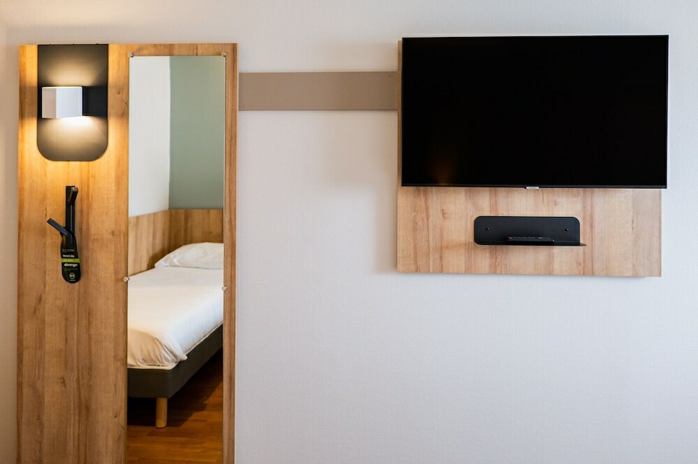 Фото B&b Hotel Pau Lescar