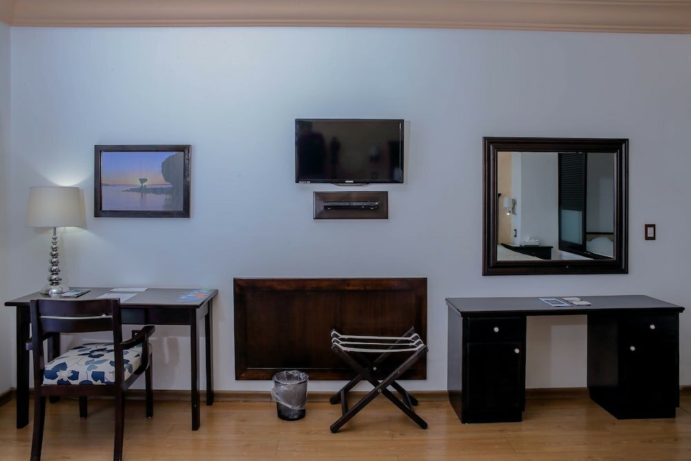 Фото La Posada Hotel & Beach Club