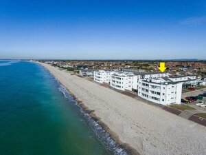 No. 28 Contemporary Beach Side Property With sea Views (England, West Sussex County), hotel