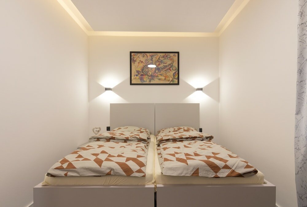 Фото Deluxe Feliciano Apartments