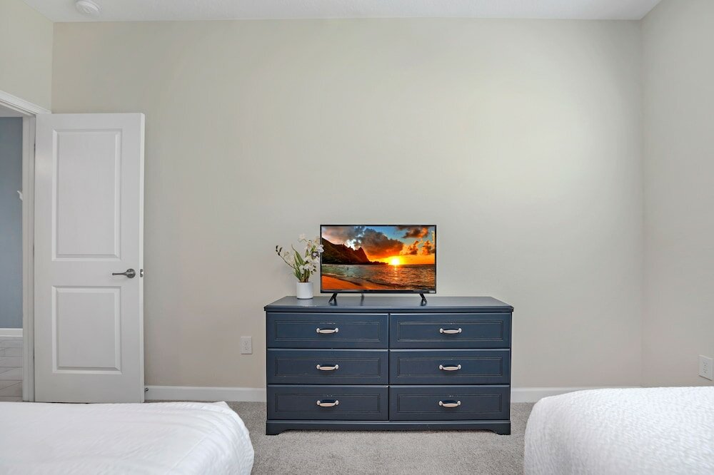 Фото Lakeview Home w Private Pool & Free Water Park!