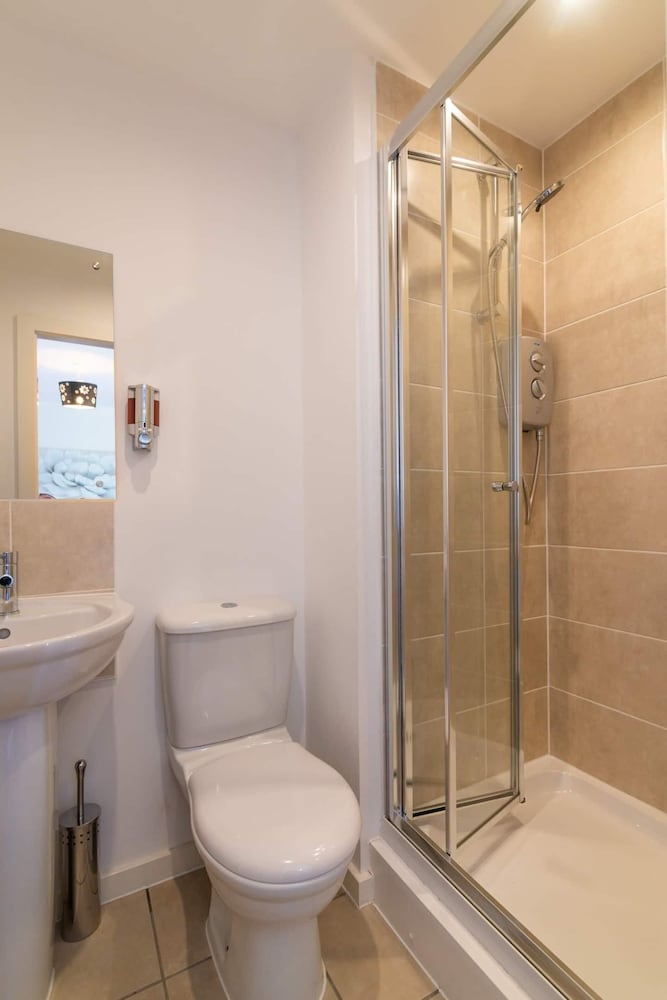 Фото Executive City Apartment -Near Greengate