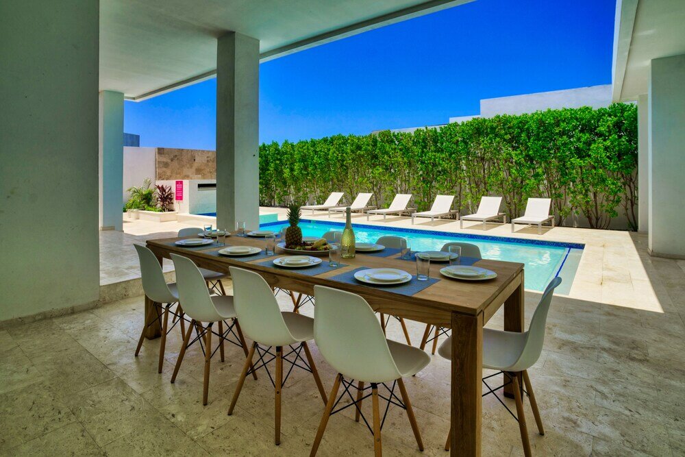 Фото Grand Modern Villa 6-bedroom! Brand New! Heated Jacuzzi!