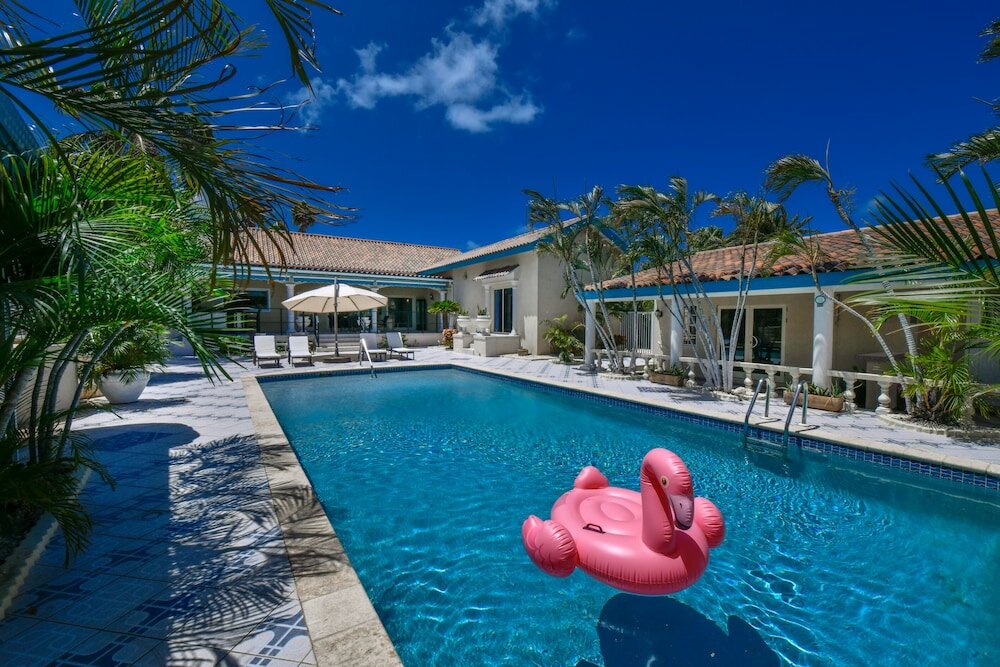 Фото Massive Oceanfront Villa - SPA - Sauna - Gameroom - Malmok!