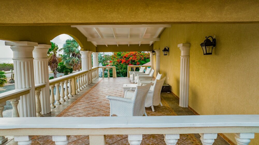 Фото Massive Oceanfront Villa - SPA - Sauna - Gameroom - Malmok!