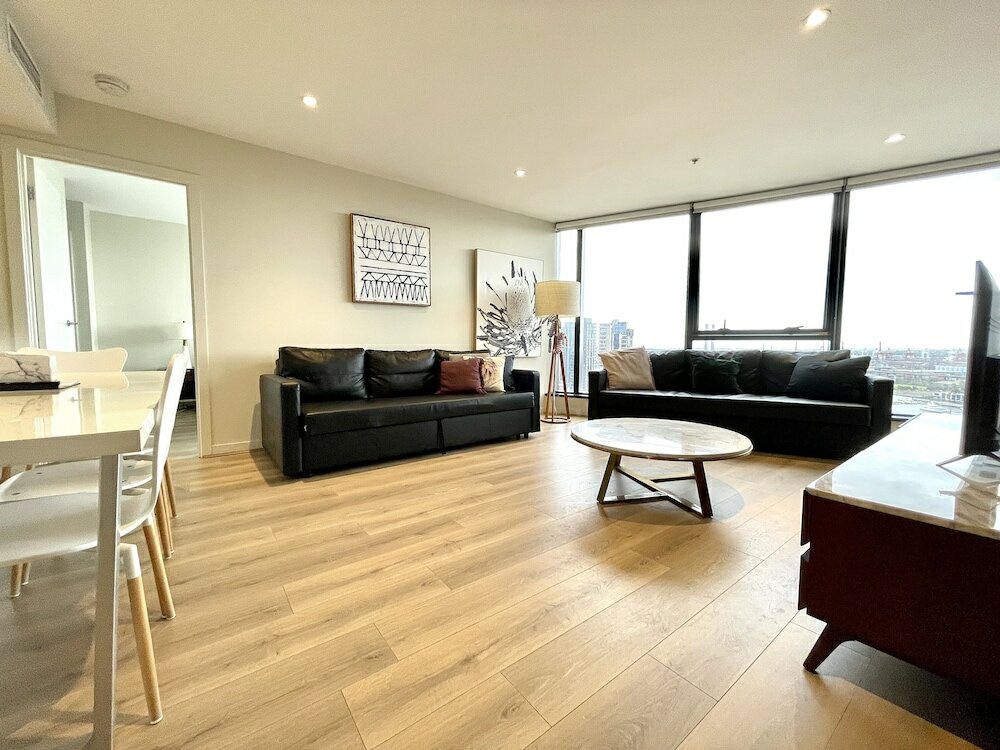 Фото Readyset Apartments Stadium South