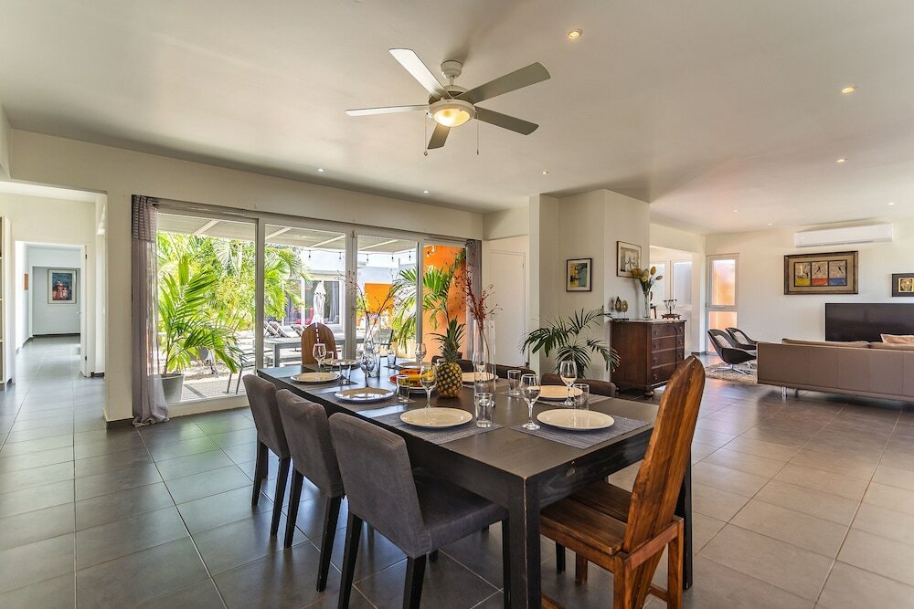 Фото Stunning Modern Home, Near Beaches Full Ac