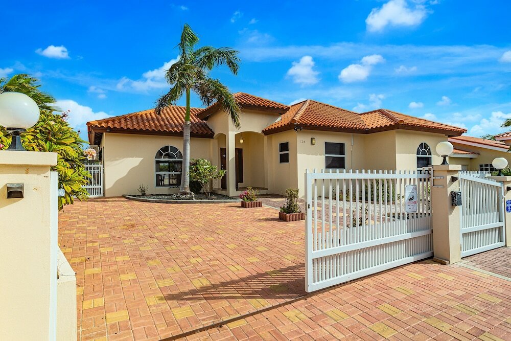 Фото Stylish Villa, Private Pool, BBQ, Privacy