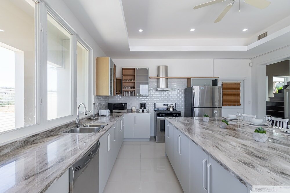 Фото Direct Ocean Front Villa With Private Pool + View! Boca Catalina Malmok!