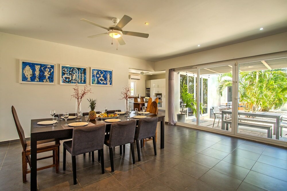 Фото Stunning Modern Home, Near Beaches Full Ac