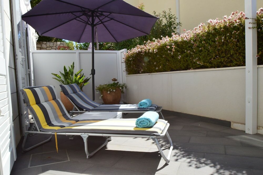 Фото 55 & 54 Stairs Apartments