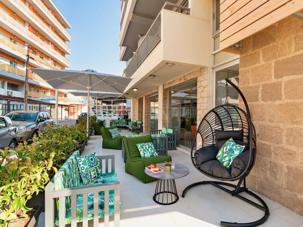 Фото отеля 1