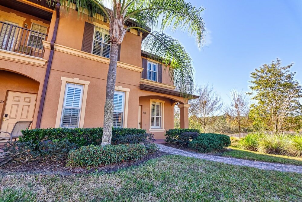 Фото Badri's Regal Palms Townhome