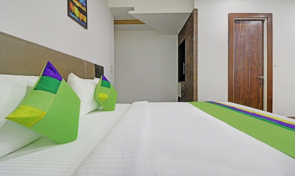 Фото Treebo Trend Kanopy Greens