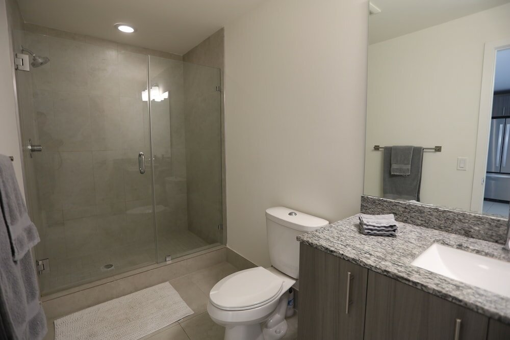 Фото King Bed Full Service Apt