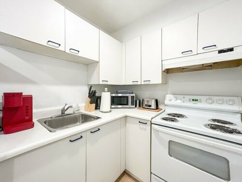 Гостиница The Bay Suites - Le Plateau-Mont-Royal в Монреале