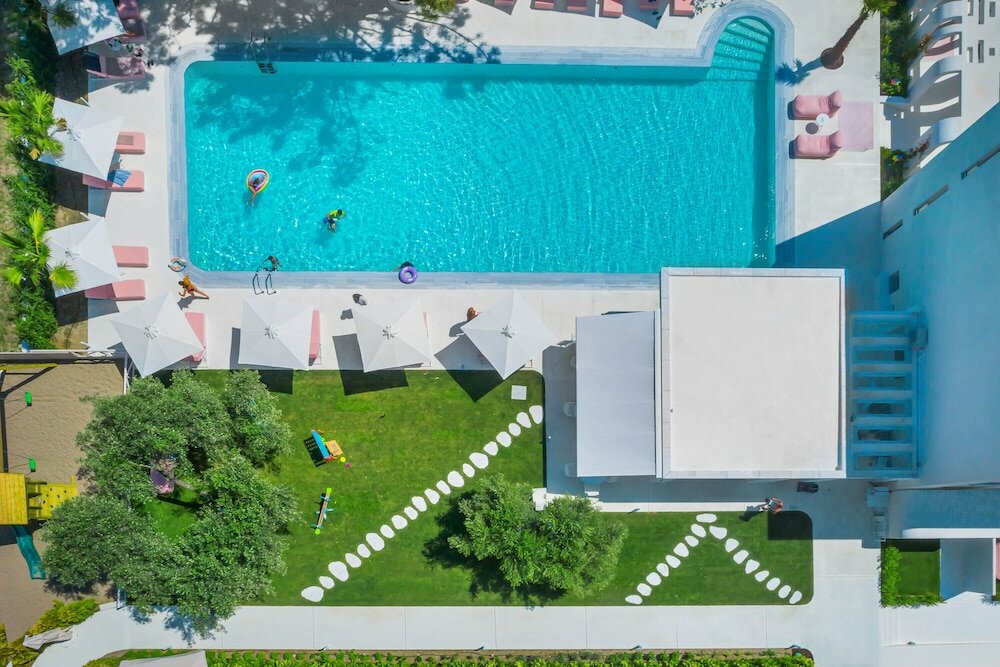 Фото Cocoons Luxury Suites & Villas