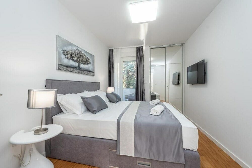 Фото Sunset apartment with private pool and jacuzzi