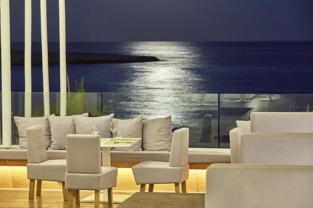 Фото So White Club Resort