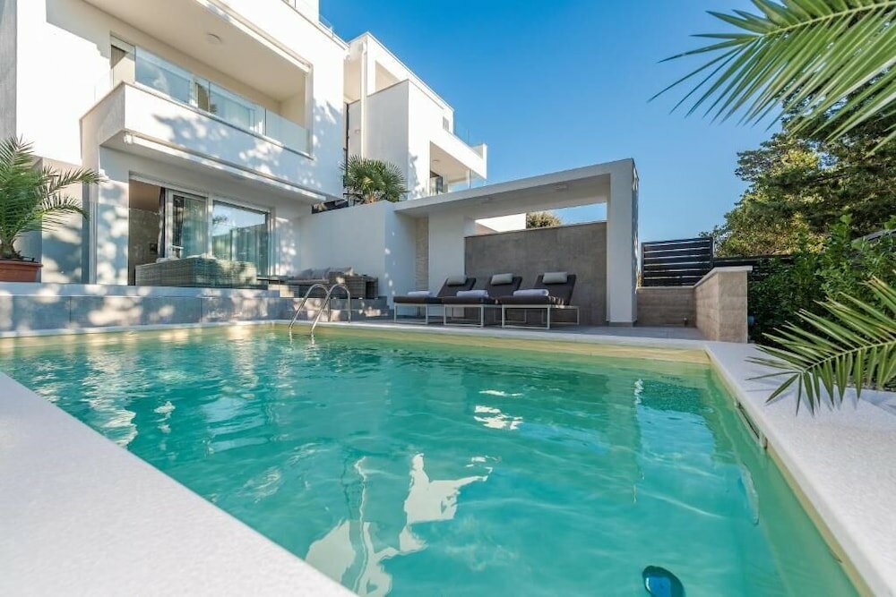 Фото Sunset apartment with private pool and jacuzzi