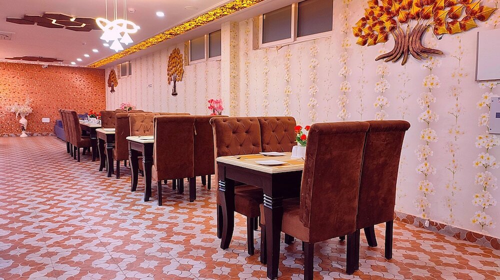 Фото Hotel Aradhna Inn by ShriGo Hotels