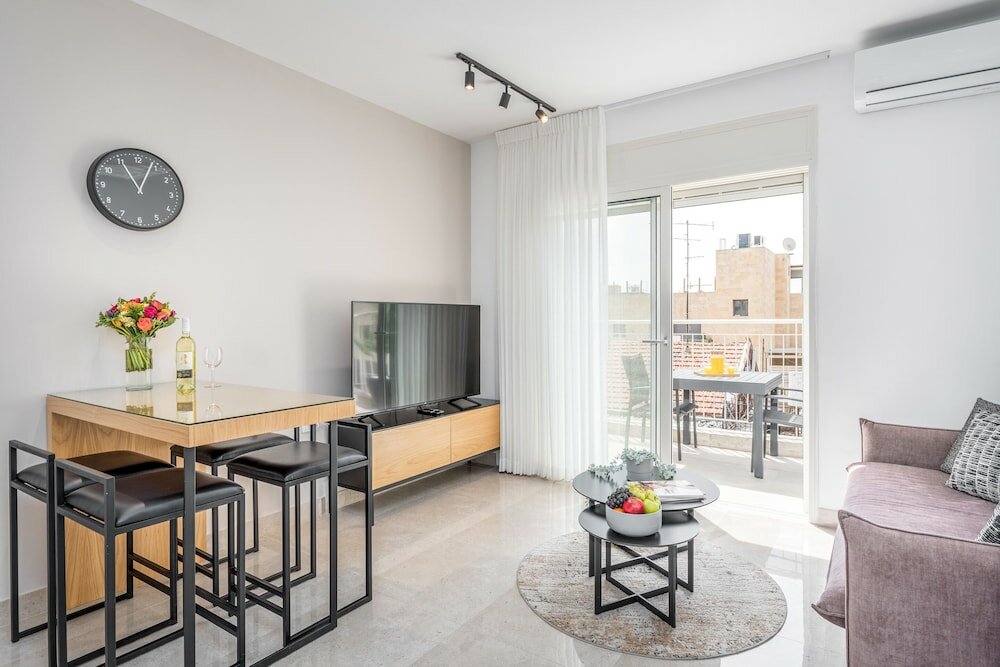 Фото Stunning One bdr big Balcony