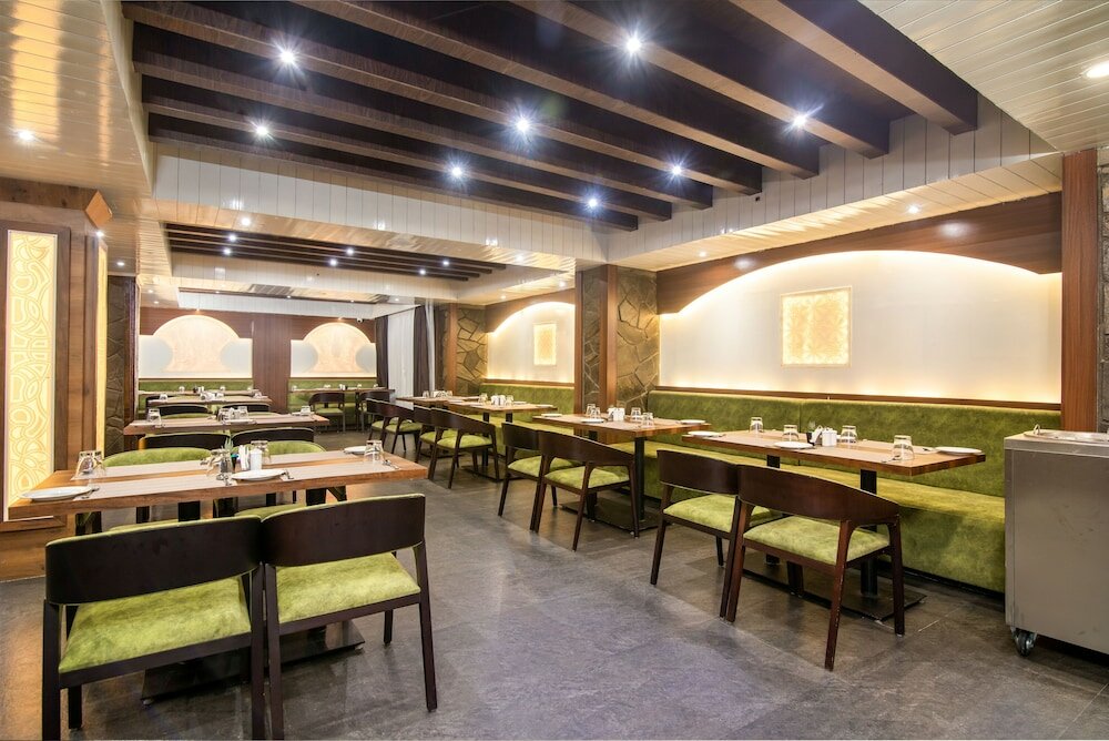 Фото Sumi Queen's Yard Rink Mall Darjeeling