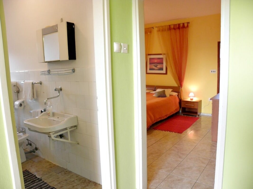 Фото Gorda - 50m From the Beach & Parking - A1