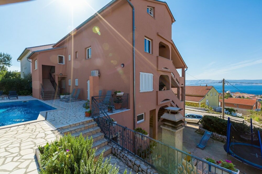 Фото Tomica - Open Pool - A4 Dvoetažni