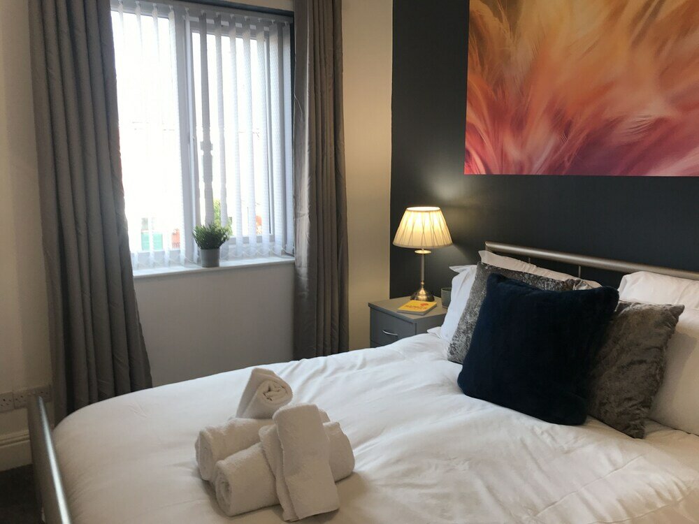 Фото Stylish 3-bed Preston Home for Relaxing Comfy Stay