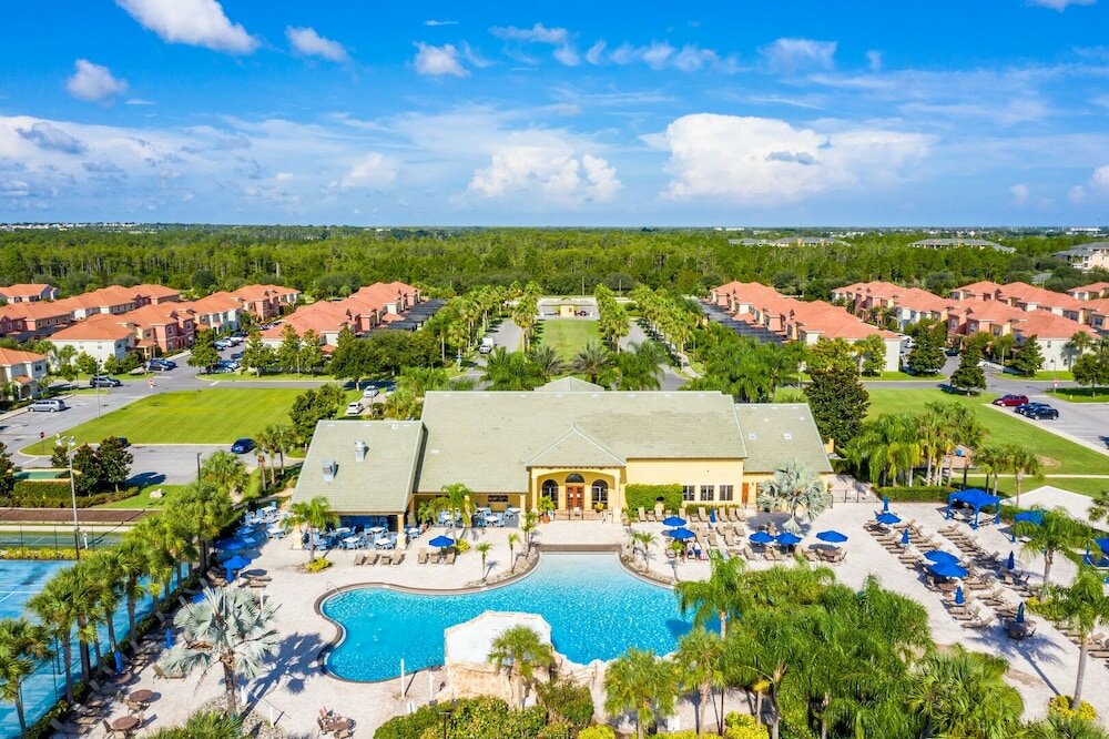 Фото Contemporary 4 Bed 3 Bath Town Home With Upgrades, Private Pool i Close to Disney, Shopping