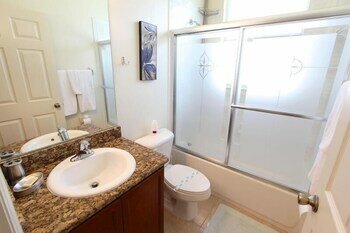 Фото 929 Emerald Green Court Pool! 4 Bedroom Home by Redawning