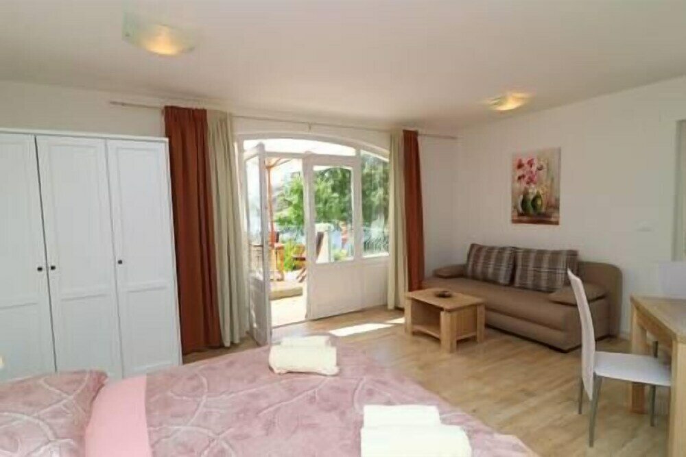 Фото Apartments Seafront Silence