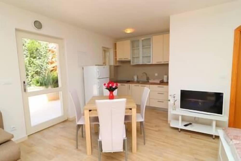 Фото Apartments Seafront Silence