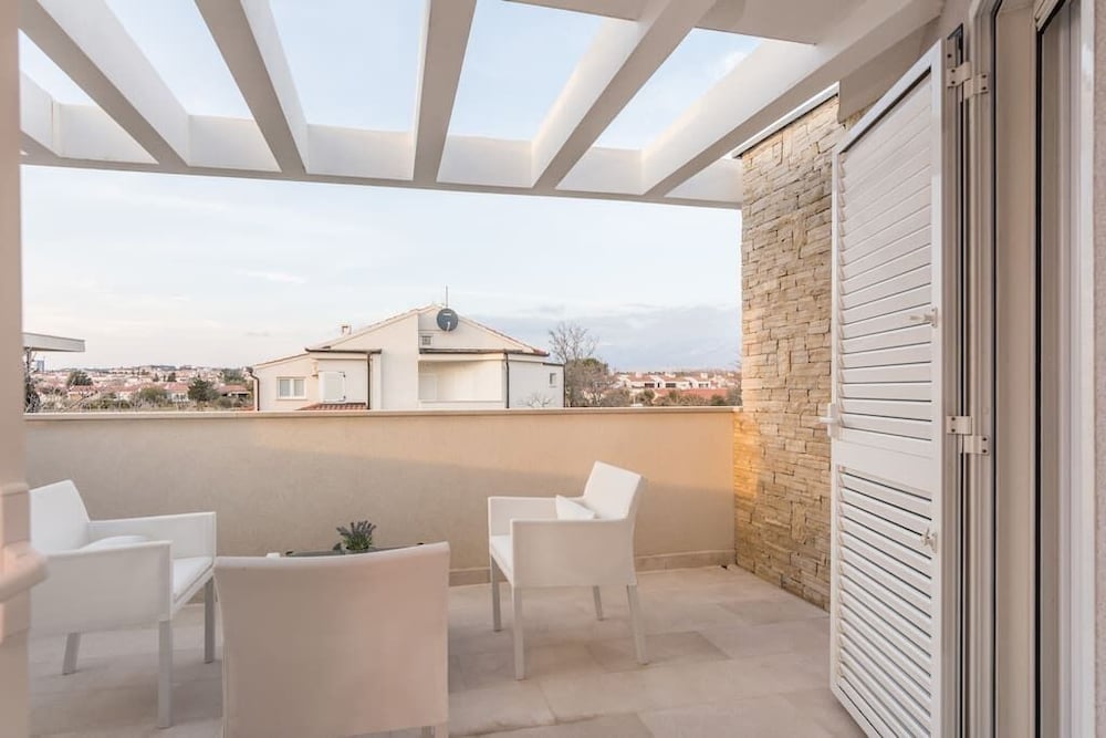 Фото Luxury Villa White Rose with the Pool