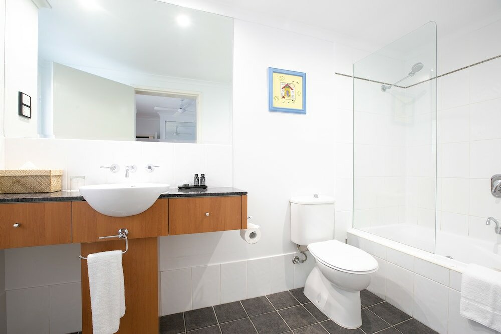 Фото Belle Escapes - Absolute Beachfront Apartment Alamanda Resort “28”