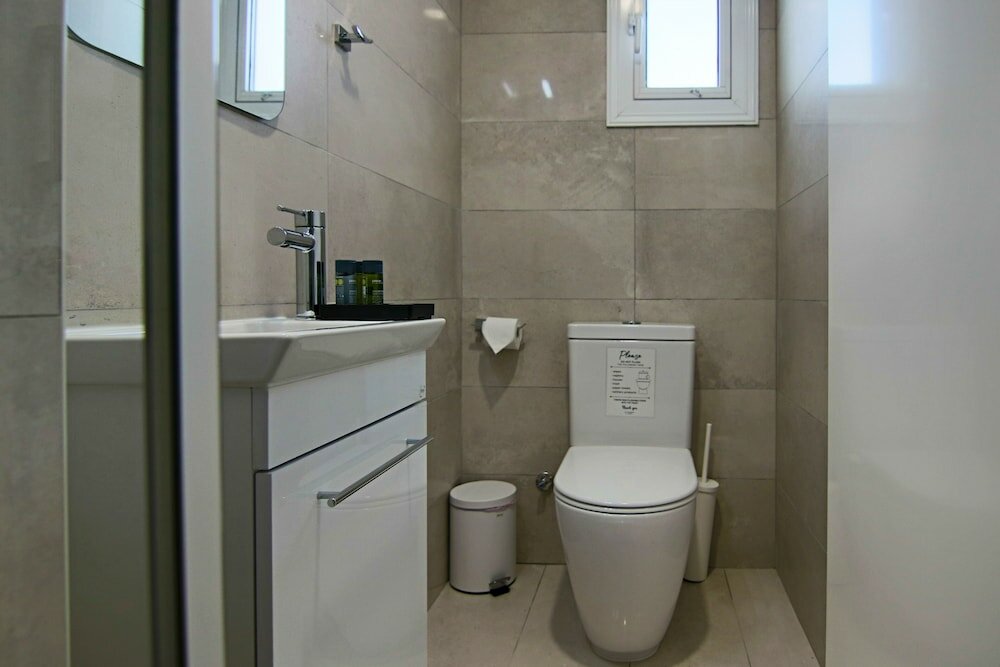 Фото Phaedrus Living: Seaside Modern Flat Lighthouse 63