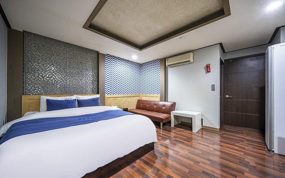 Фото Changwon Myeongseodong Hotel Sky