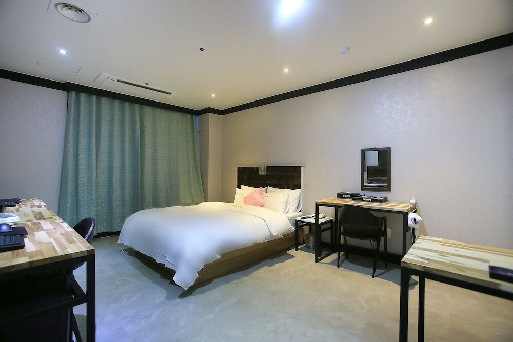 Фото Suwon Yeongtong Sg Hotel